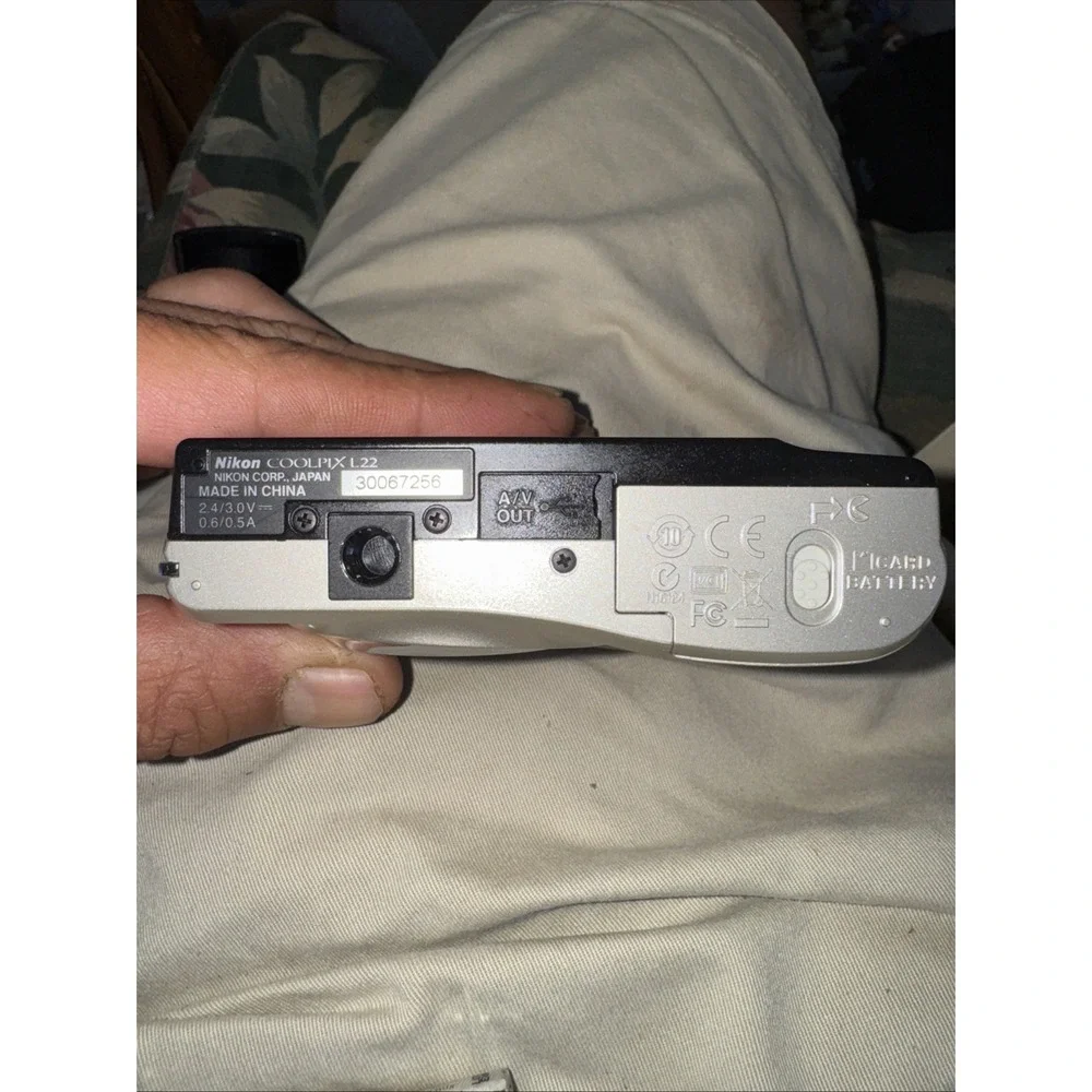 Nikon COOLPIX L22 12.0MP Silver Digital Camera - Lens Error - (READ)‎